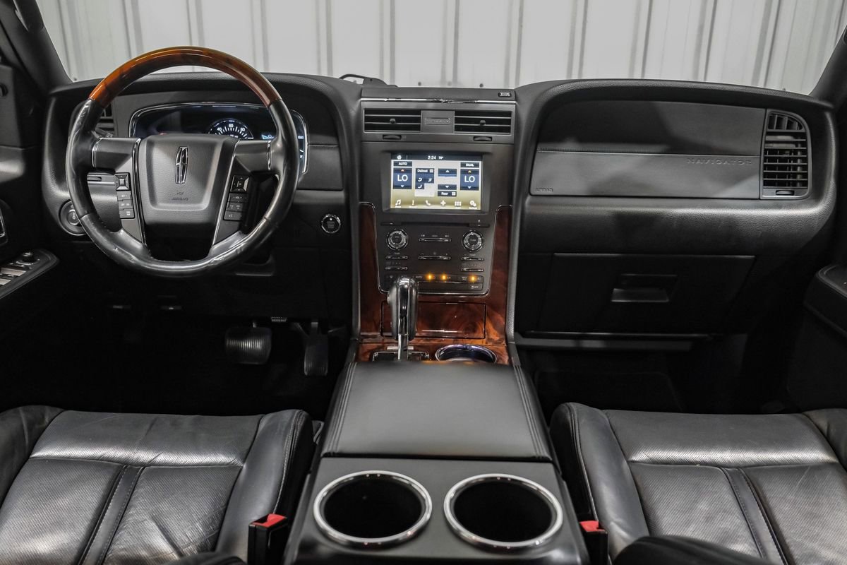 Used 2016 Lincoln Navigator Select image 9
