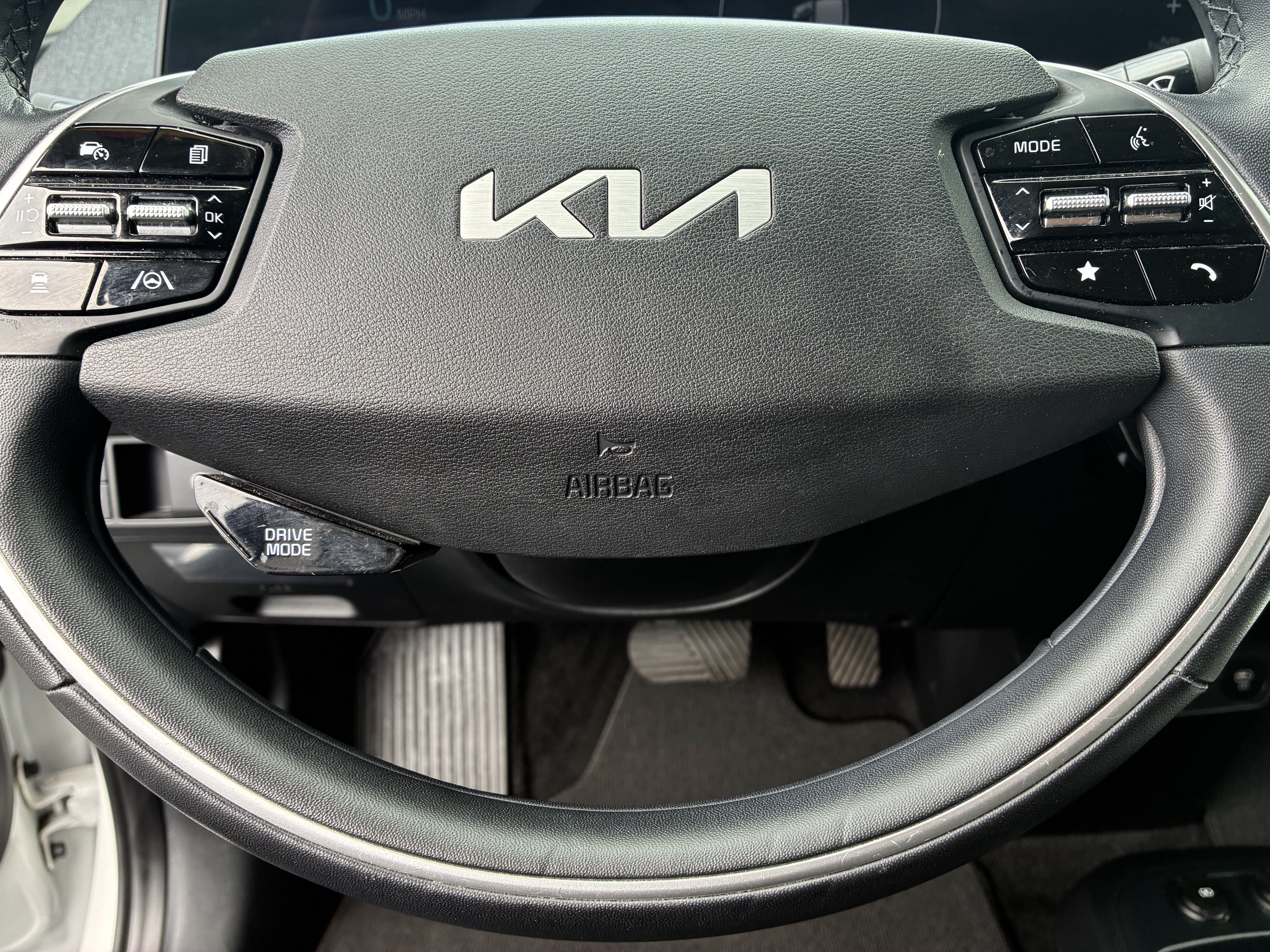 Used 2022 Kia EV6 Wind RWD image 25