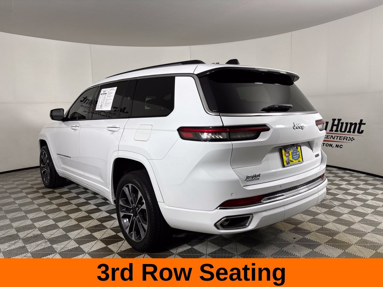 Used 2023 Jeep Grand Cherokee L Overland RWD image 9