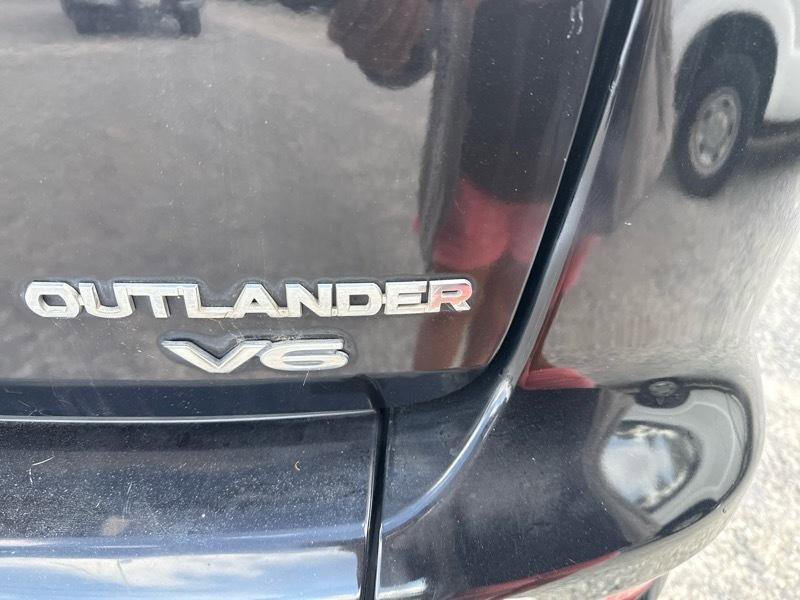 Used 2010 Mitsubishi Outlander XLS image 17