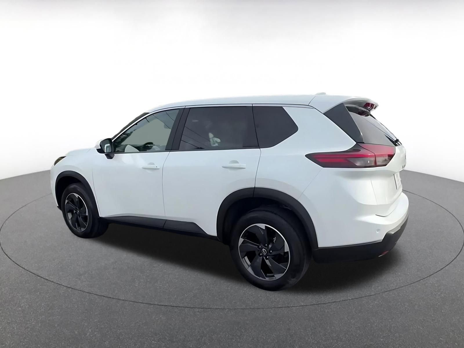 Used 2025 Nissan Rogue SV image 10