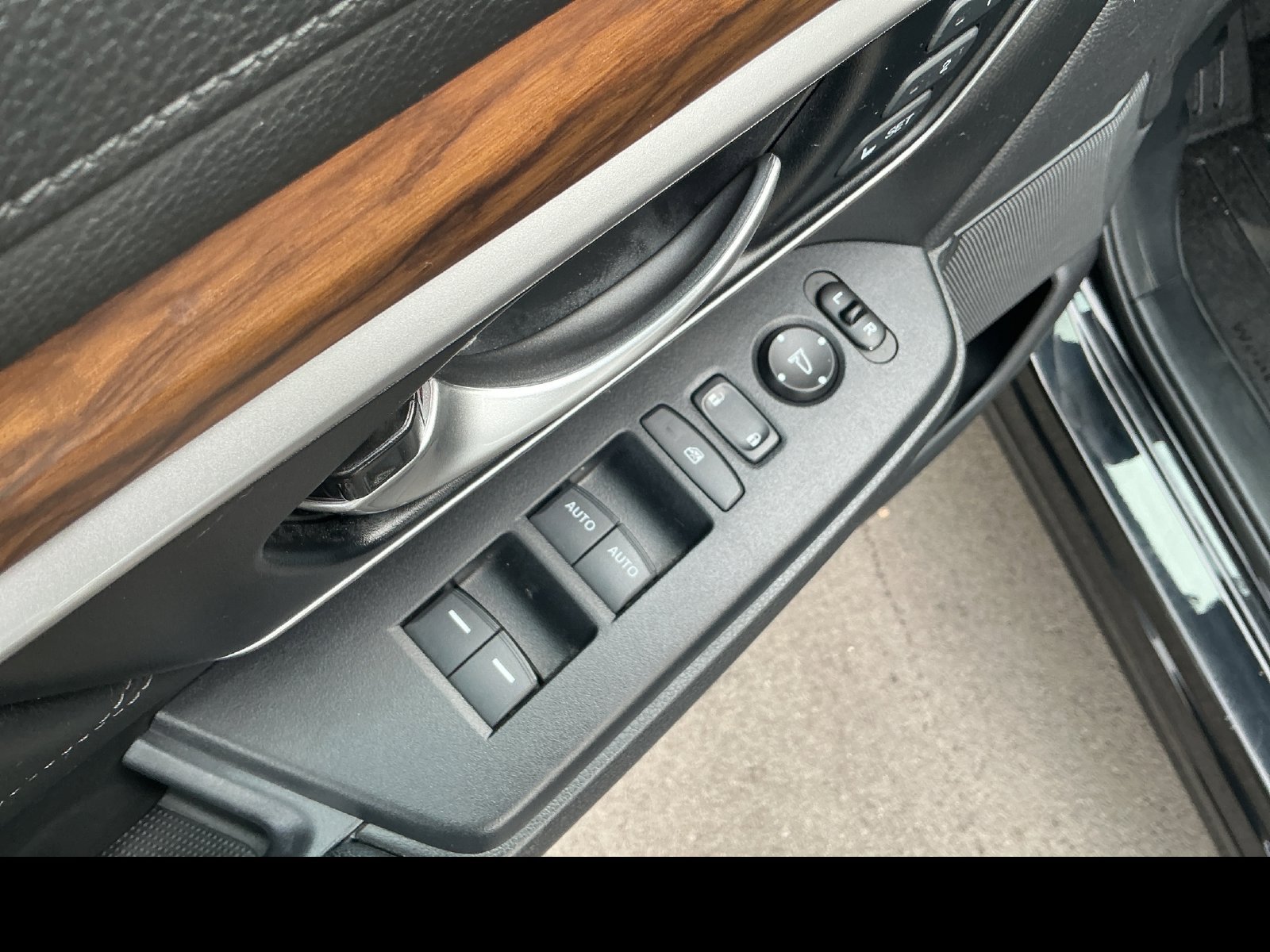 Used 2020 Honda CR-V EX-L image 11