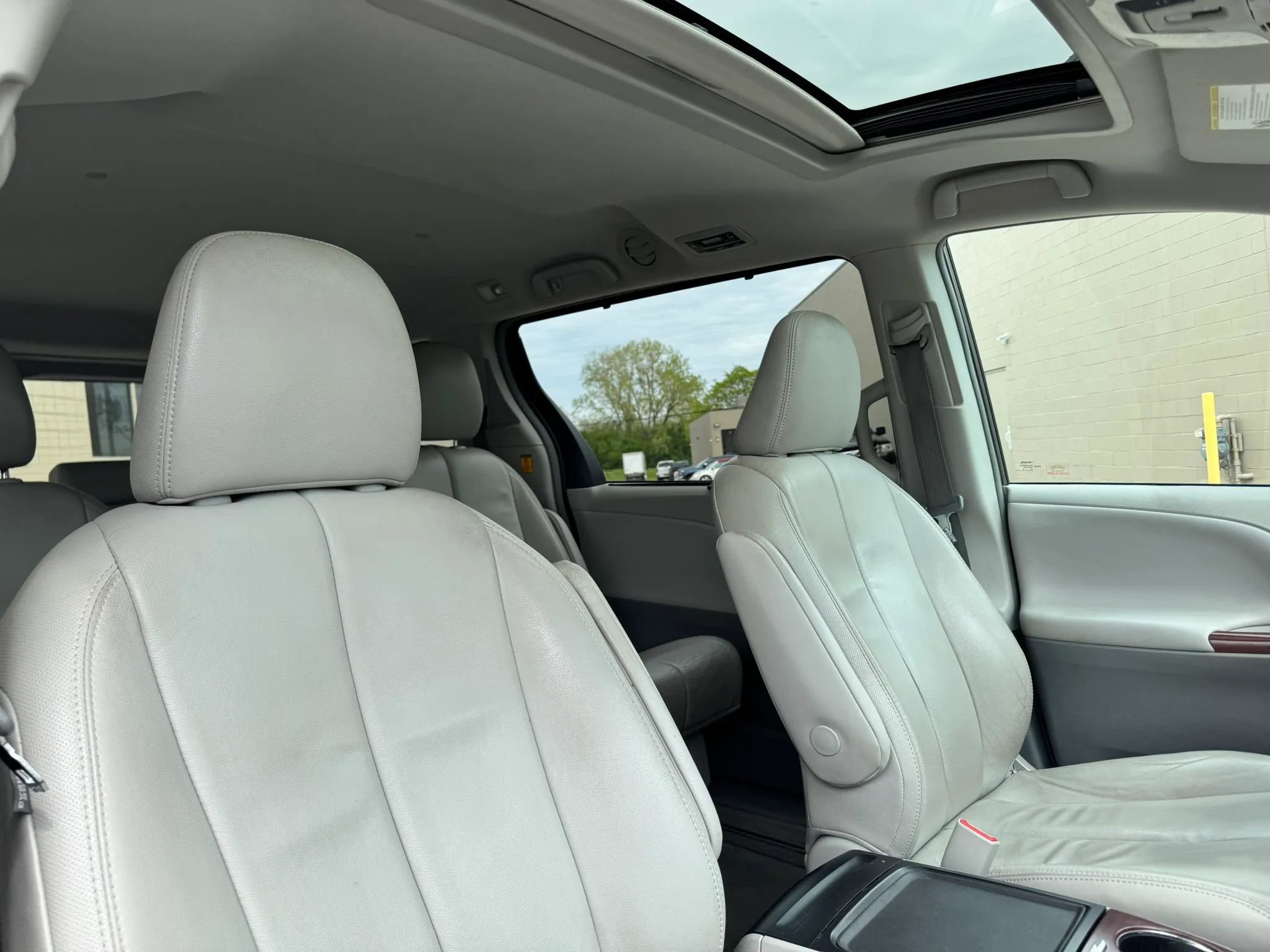 Used 2013 Toyota Sienna XLE FWD image 31