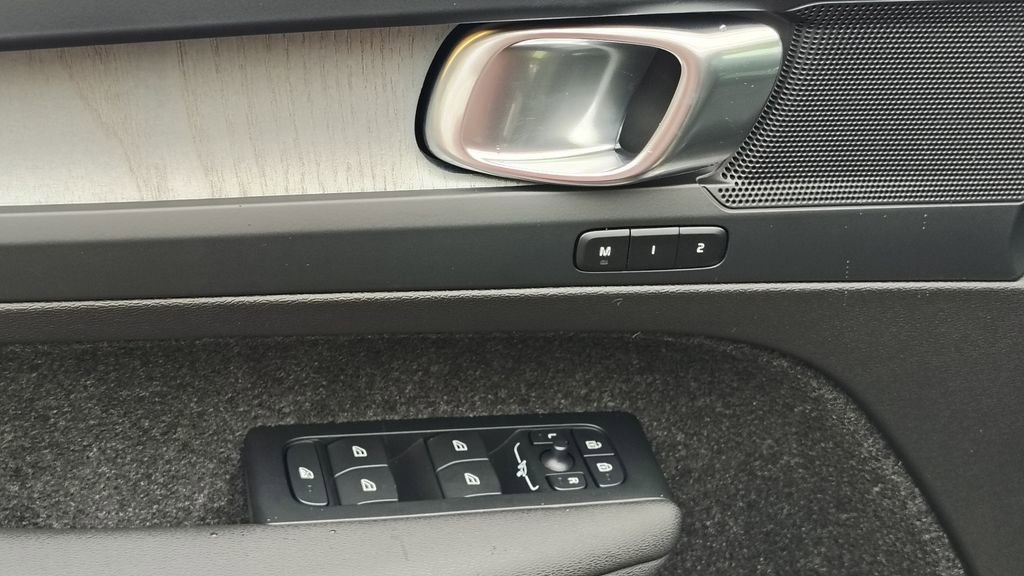 New 2026 Volvo XC40 B5 Core w/ Climate Package image 9