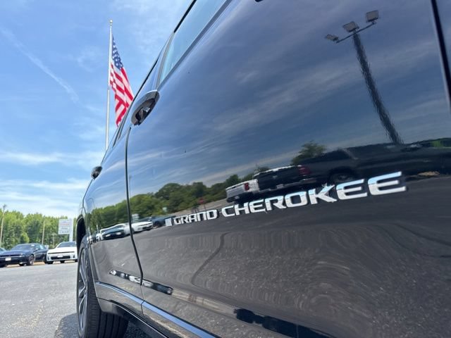 Used 2021 Jeep Grand Cherokee L Overland w/ Luxury Tech Group IV AWD/4WD image 4