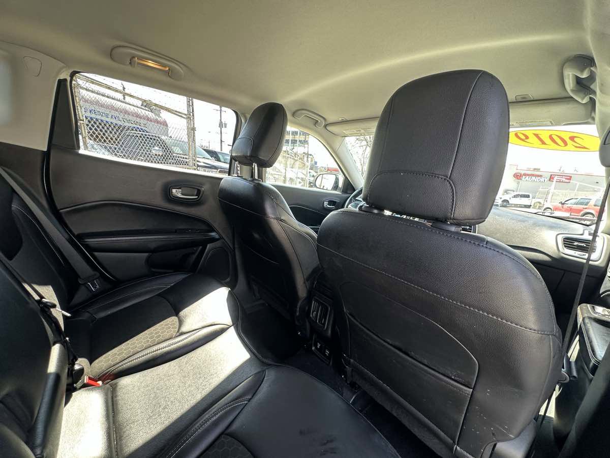 Used 2019 Jeep Compass Latitude image 30