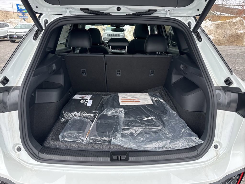 New 2026 Volkswagen Tiguan SE R-Line image 16