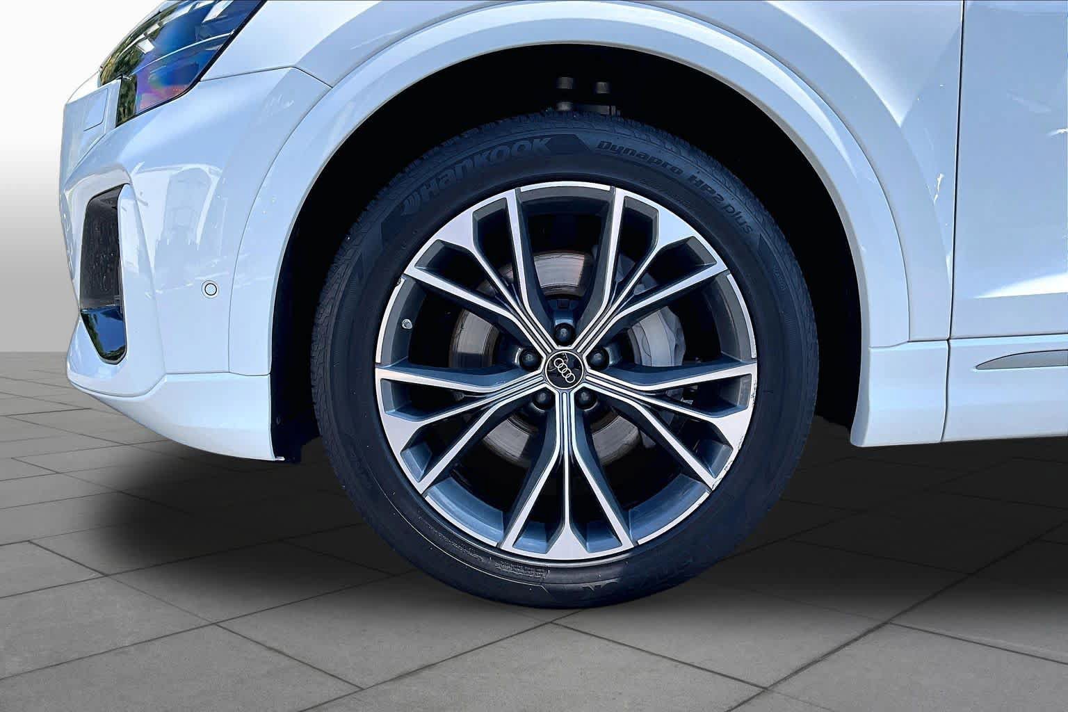 Used 2025 Audi Q8 Premium Plus AWD/4WD image 11