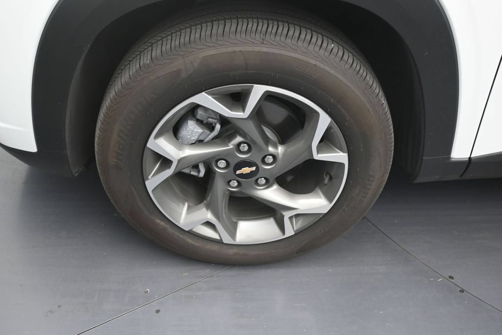 Used 2026 Chevrolet Trax LT FWD image 9