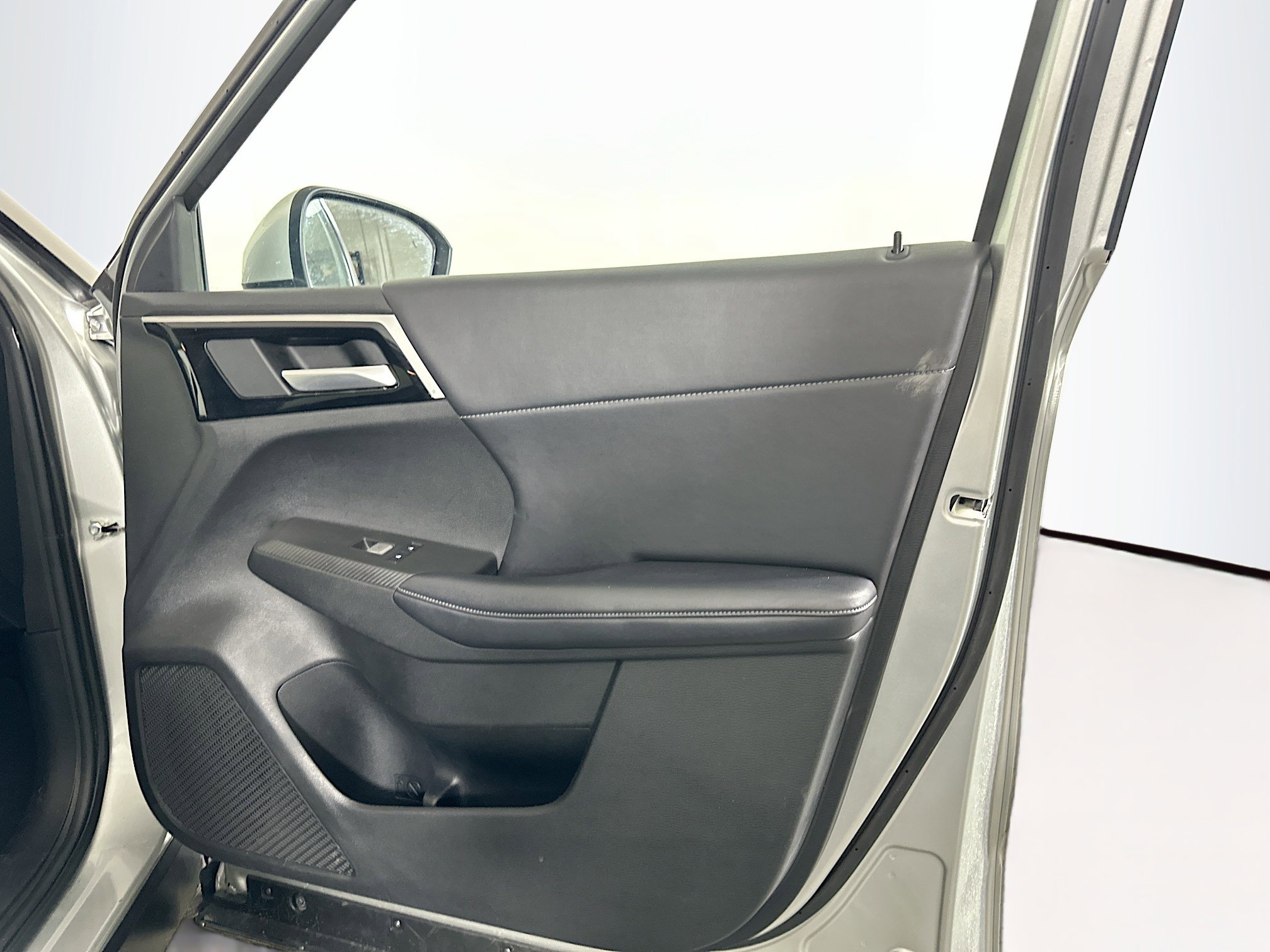 Used 2024 Mitsubishi Outlander SE image 33