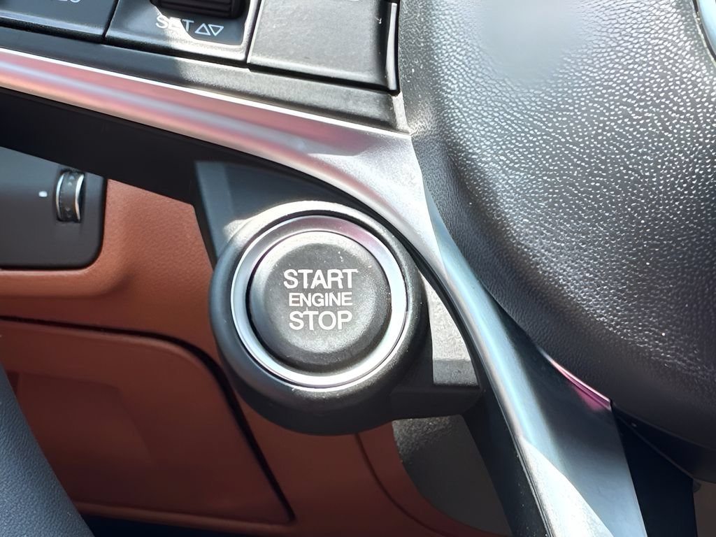 Used 2019 Alfa Romeo Giulia AWD w/ Nero Edizione image 21