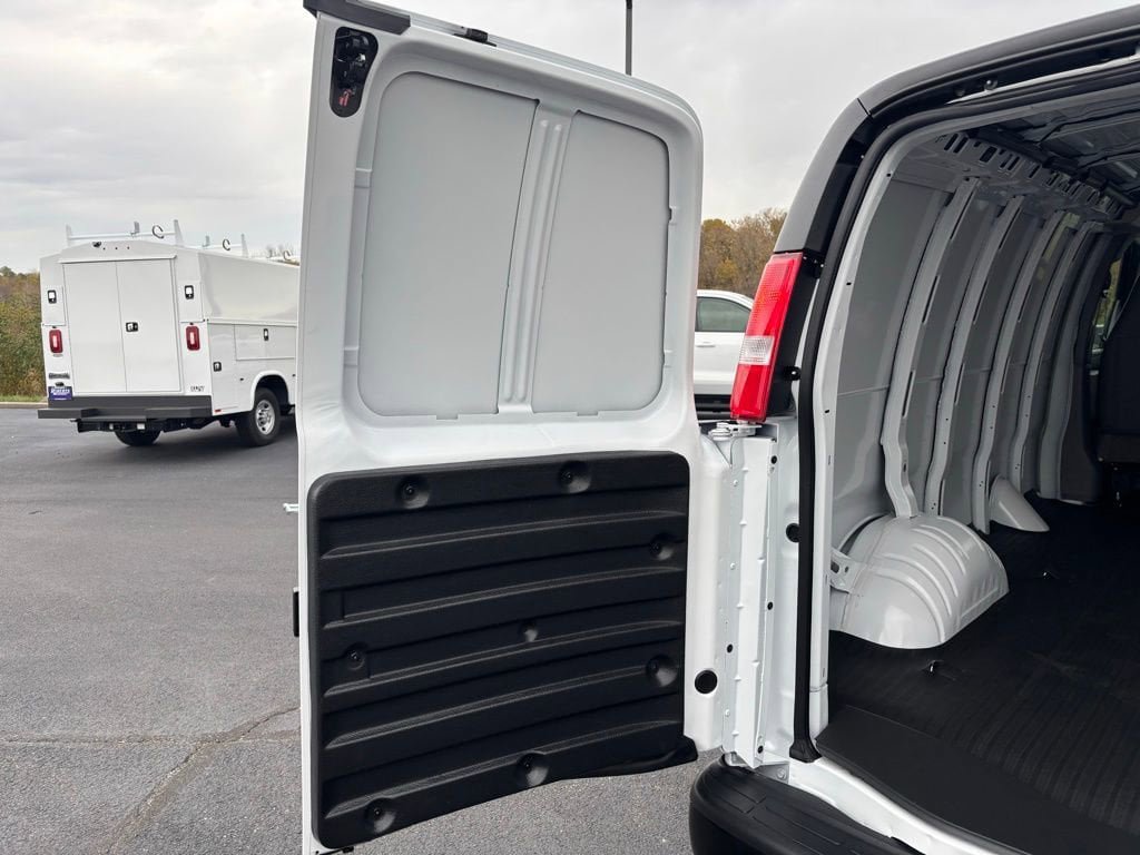 New 2025 Chevrolet Express 2500 w/ Driver Convenience Package RWD image 31