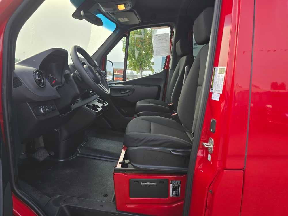Used 2021 Mercedes-Benz Sprinter 1500 image 9