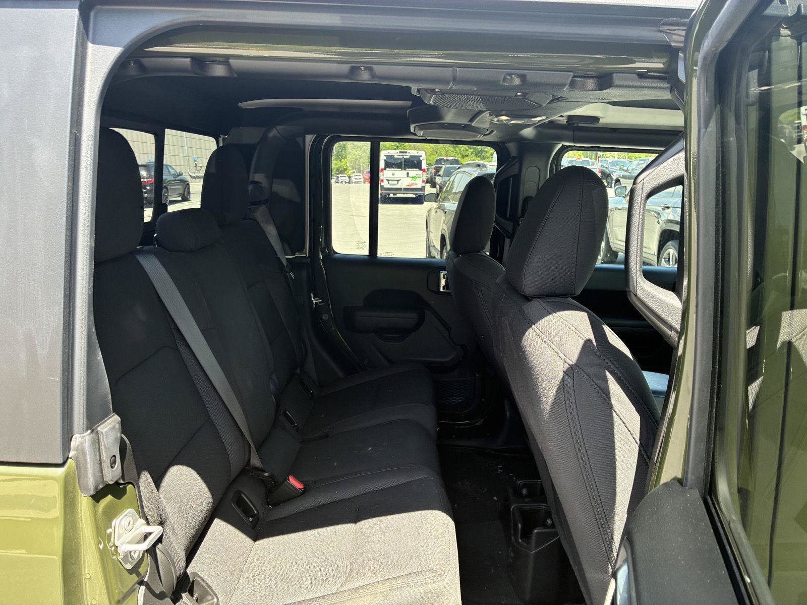 New 2023 Jeep Gladiator Sport AWD/4WD image 16