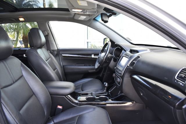 Used 2015 Kia Sorento SX image 25