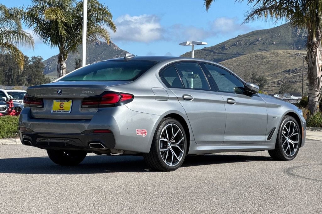 Used 2023 BMW 530e w/ M Sport Package RWD image 3