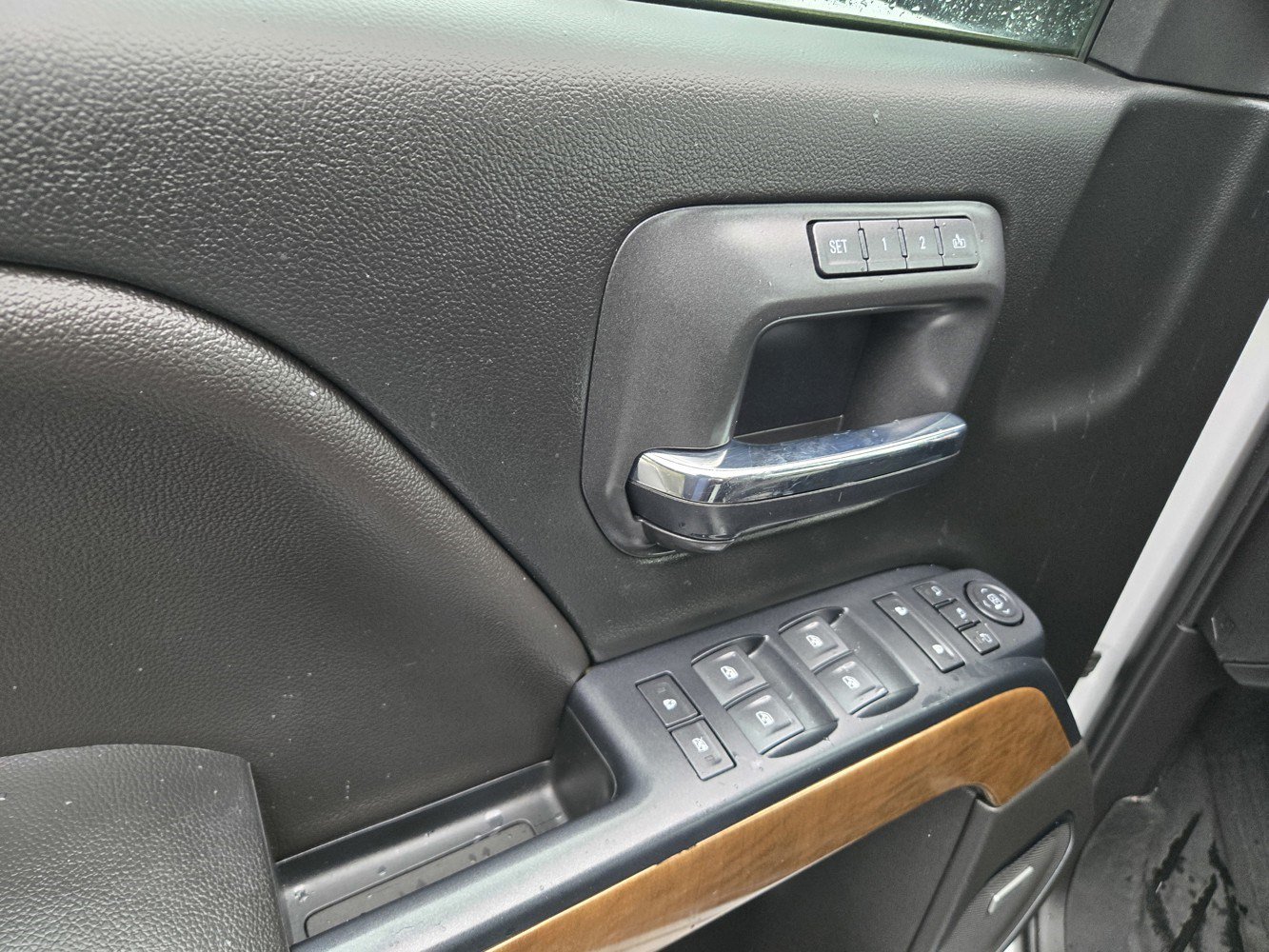 Used 2018 Chevrolet Silverado 1500 LTZ AWD/4WD image 36