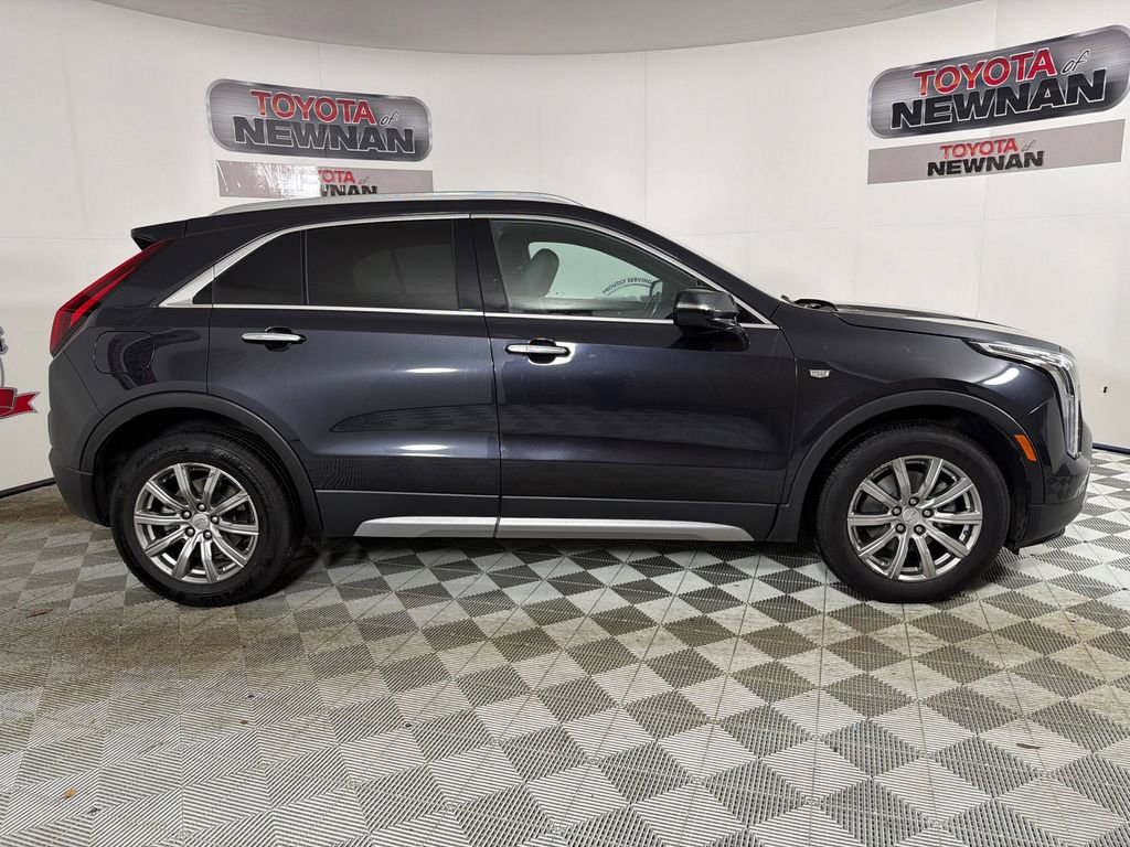 Used 2023 Cadillac XT4 Premium Luxury FWD image 2