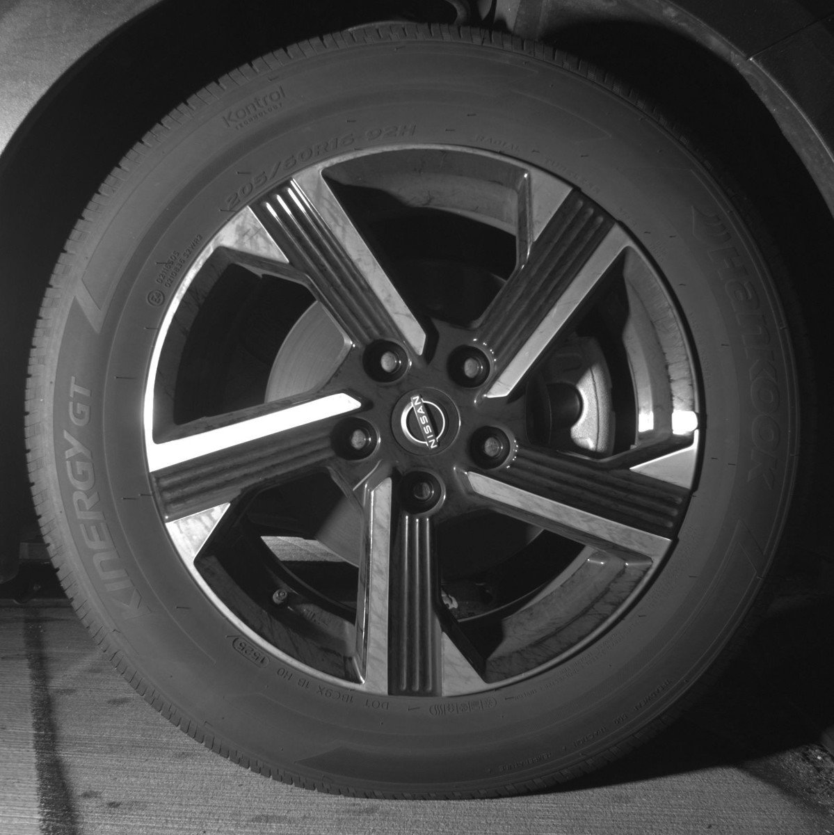 Used 2025 Nissan Sentra SV image 13