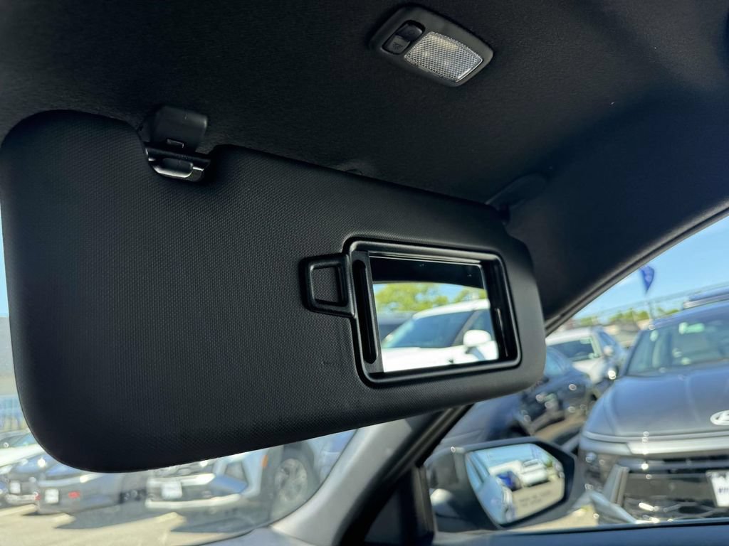 Used 2025 Hyundai Elantra SEL FWD image 29