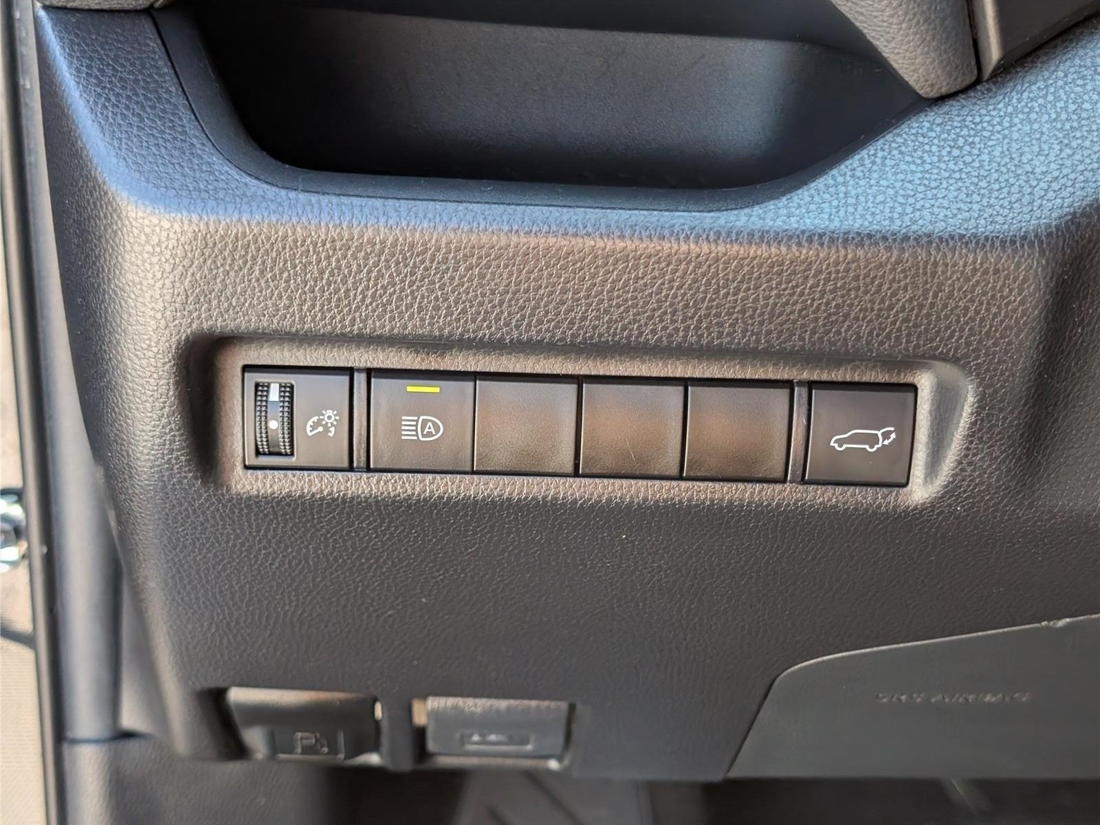 Used 2021 Toyota RAV4 XLE w/ Convenience Package AWD/4WD image 22