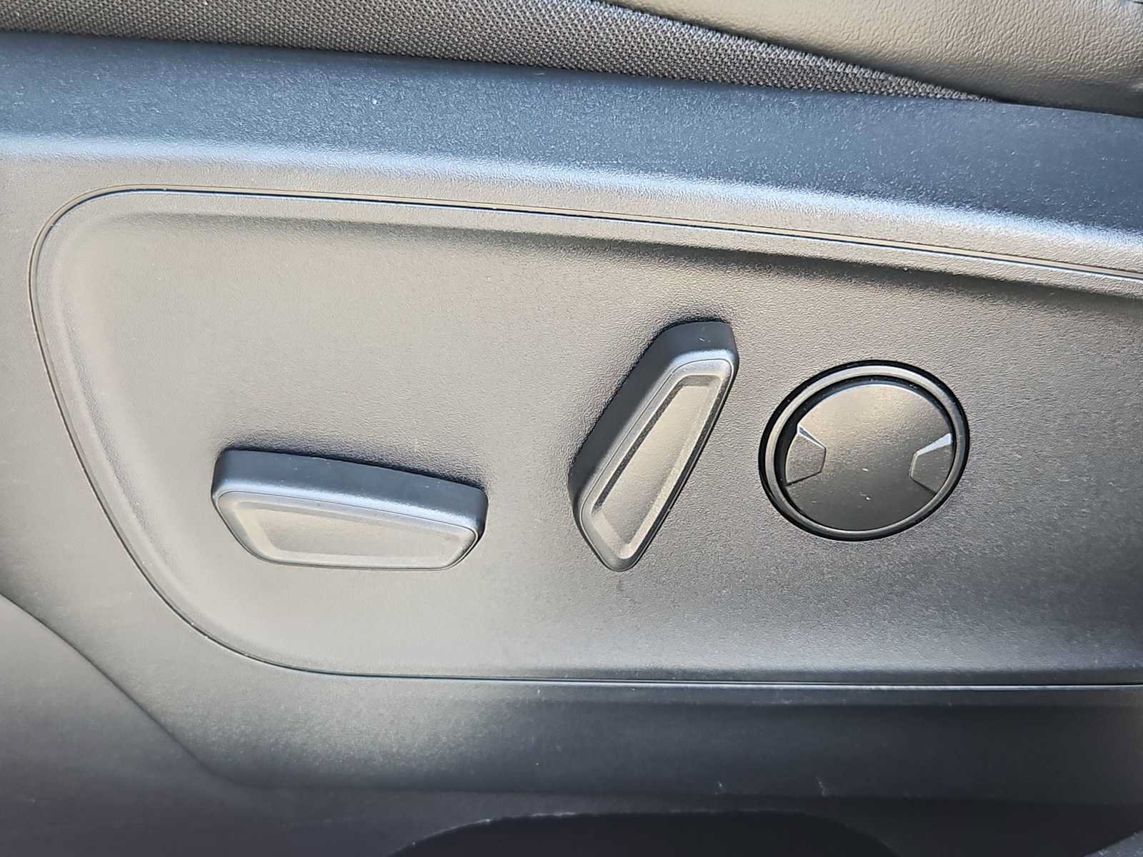 Used 2025 Ford Escape ST-Line FWD image 17