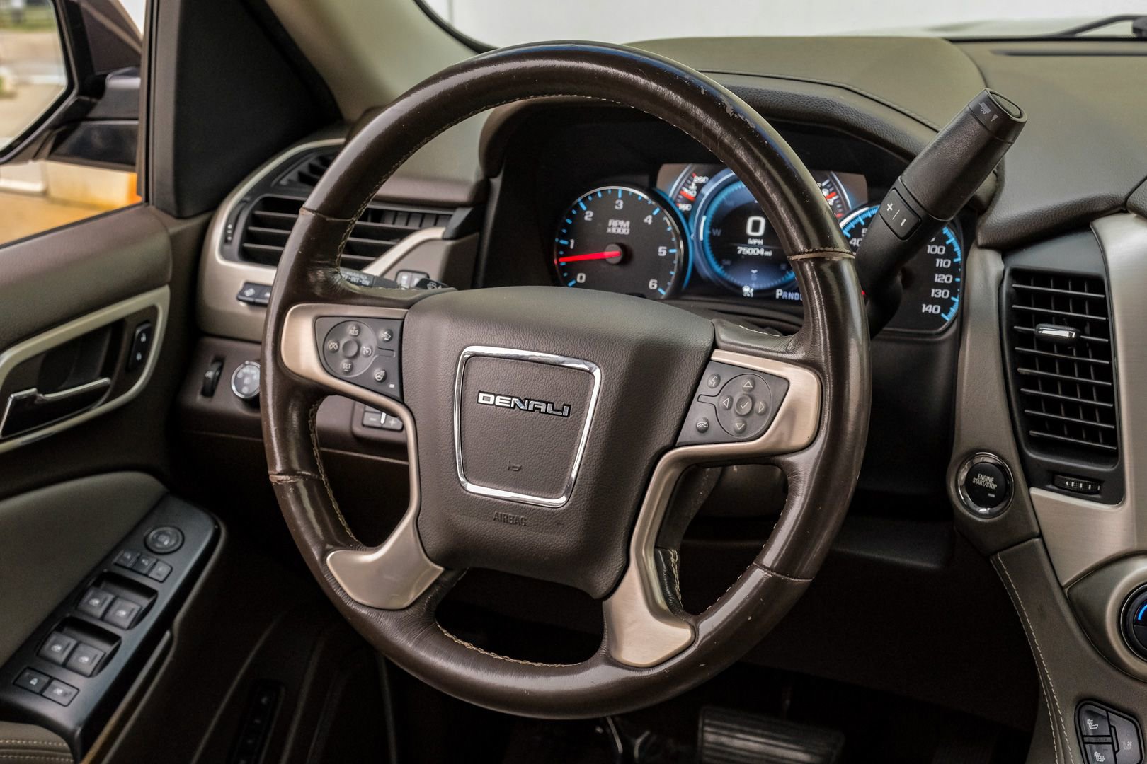 Used 2018 GMC Yukon Denali w/ Denali Ultimate Package RWD image 16