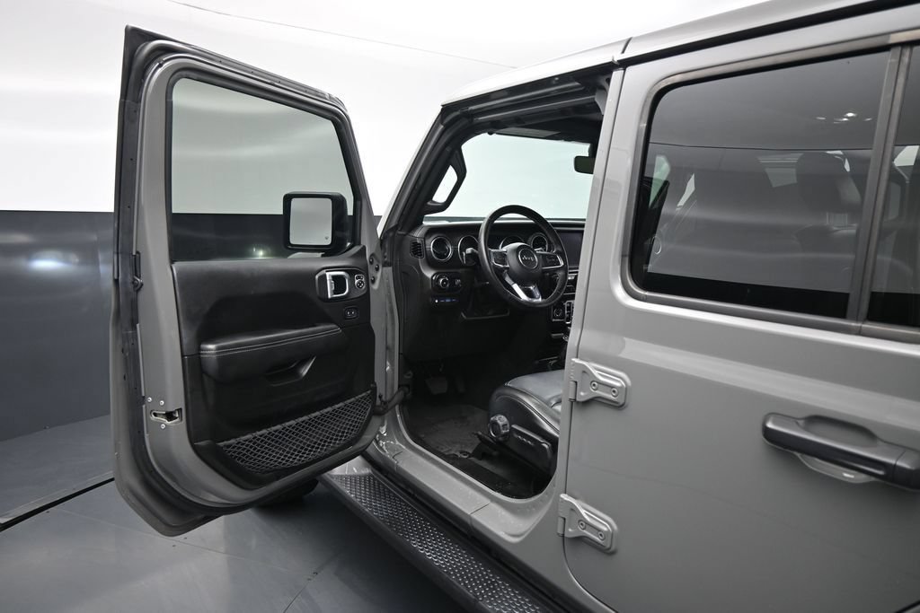 Used 2023 Jeep Wrangler Unlimited Sahara w/ Cold Weather Group AWD/4WD image 9