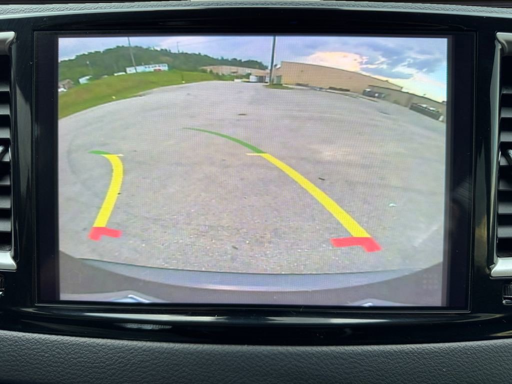 Used 2022 Chrysler Pacifica Touring-L image 12