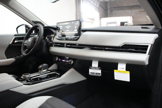 New 2026 Mitsubishi Outlander SE AWD/4WD image 17