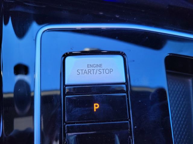 Used 2025 Volkswagen Golf R Black Edition image 25