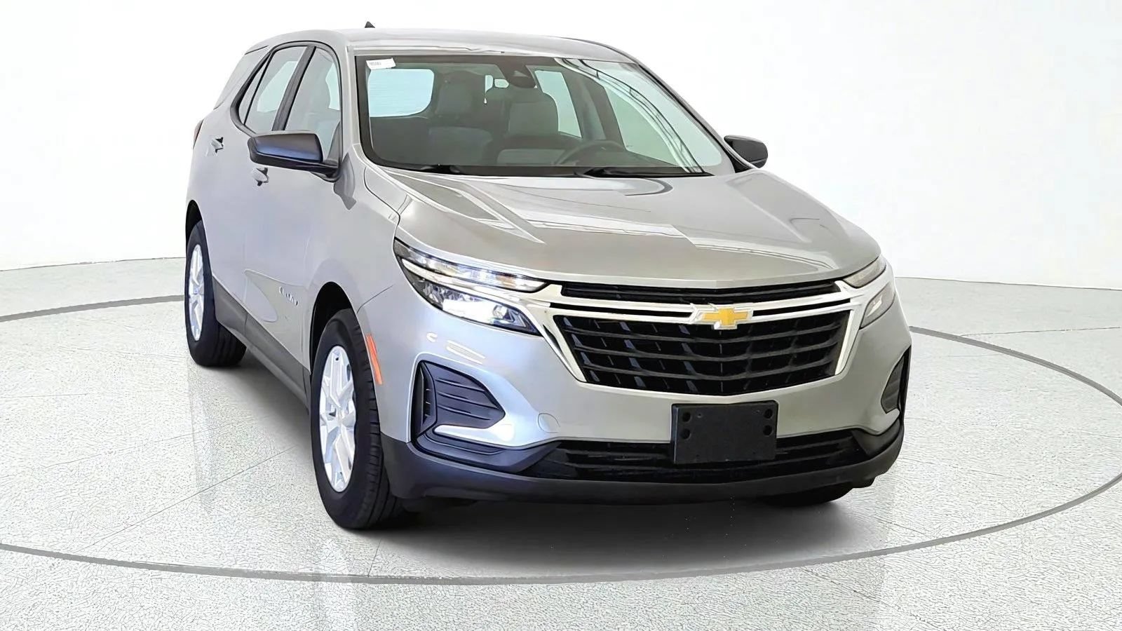 Used 2023 Chevrolet Equinox LS FWD image 2