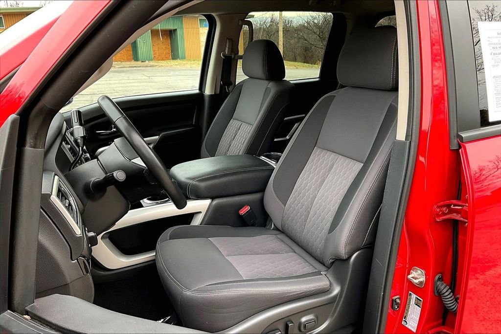 Used 2020 Nissan Titan SV w/ SV Convenience Package image 21