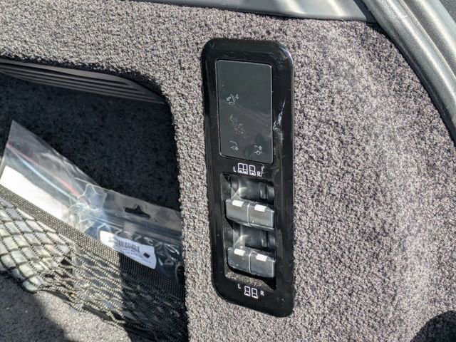 Used 2023 Land Rover Range Rover Long Wheelbase SE image 14