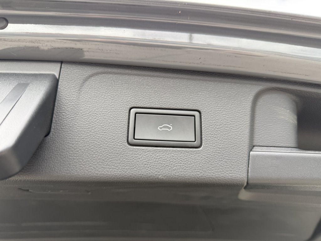 Used 2024 Volkswagen Atlas Peak Edition SE AWD/4WD image 41