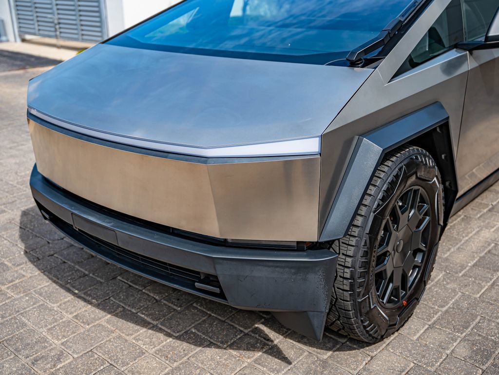 Used 2024 Tesla Cybertruck AWD Crew Cab image 12