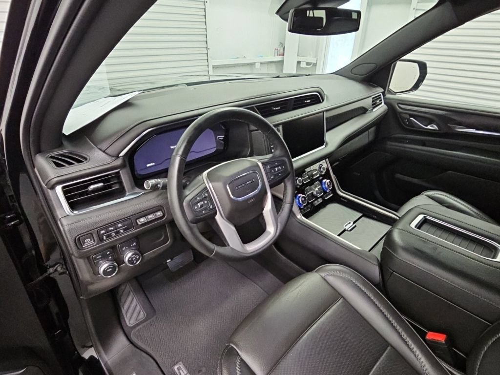 Used 2023 GMC Yukon XL Denali AWD/4WD image 12