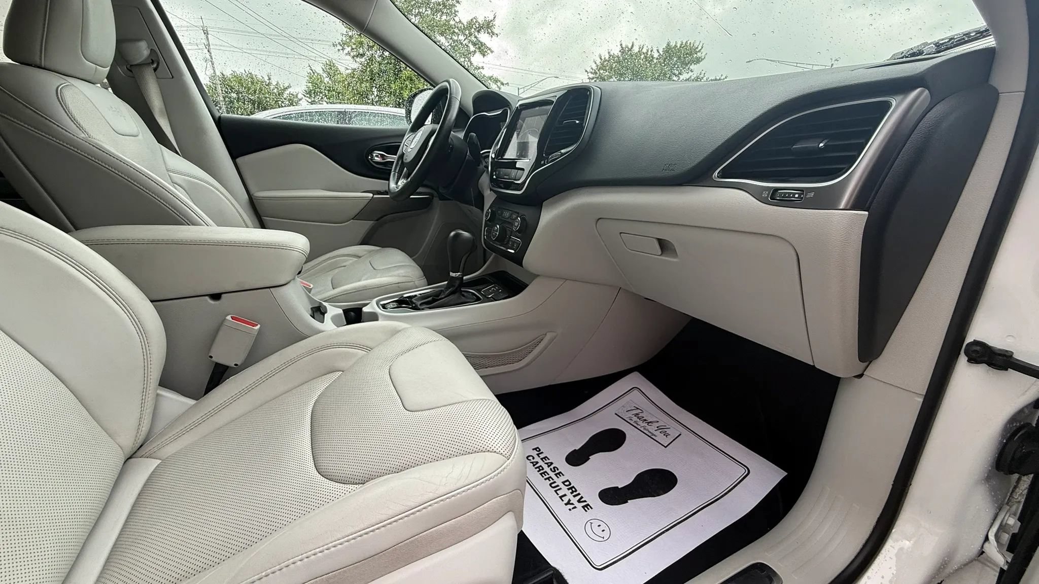 Used 2019 Jeep Cherokee Limited w/ Luxury Group FWD image 13