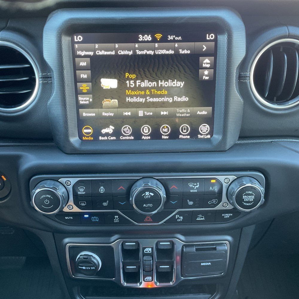 Used 2021 Jeep Wrangler Unlimited Sahara w/ Cold Weather Group image 16