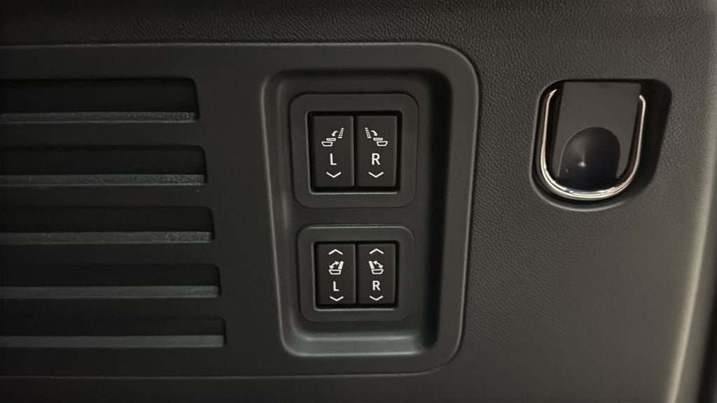 New 2026 GMC Acadia Denali Ultimate w/ LPO, Floor Liner Package AWD/4WD image 19
