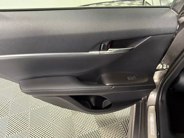 Used 2022 Toyota Camry XSE image 35