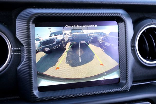 Used 2022 Jeep Wrangler Unlimited Sahara AWD/4WD image 18