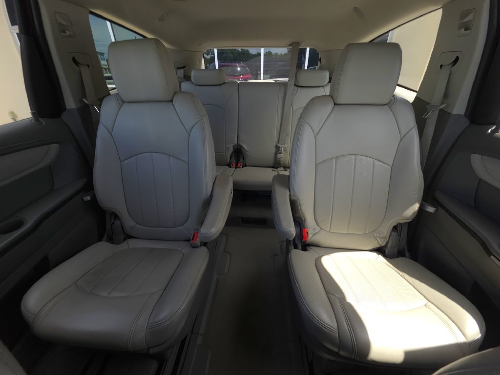 Used 2014 Chevrolet Traverse LTZ FWD image 19