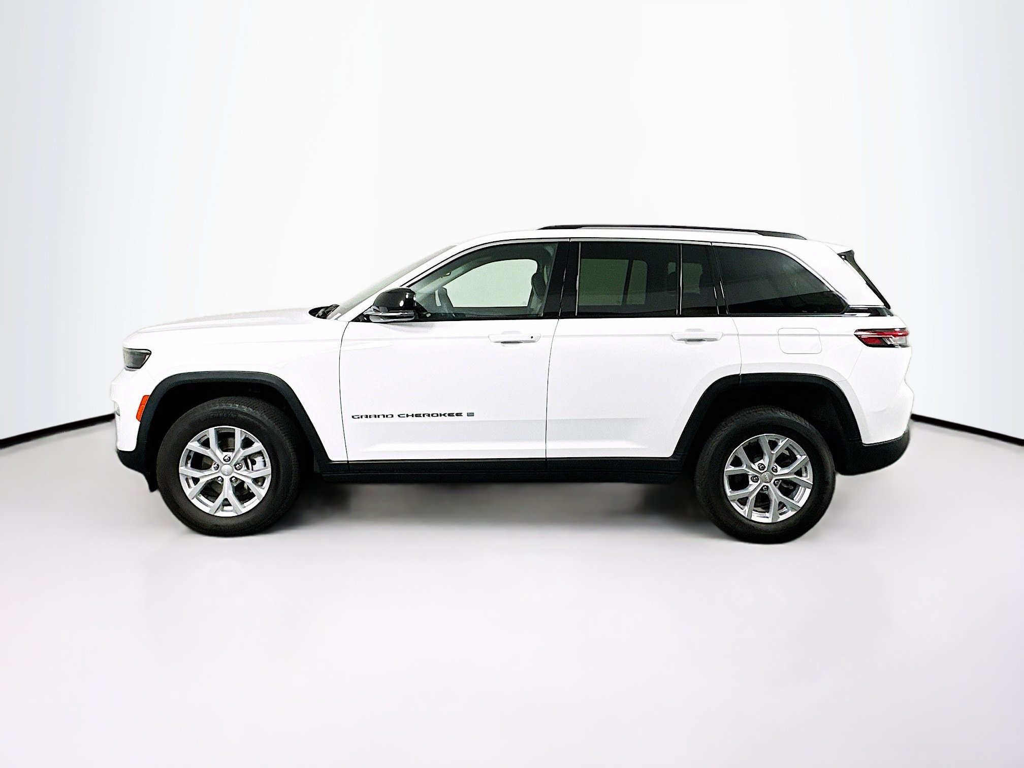 Used 2023 Jeep Grand Cherokee Limited AWD/4WD image 4