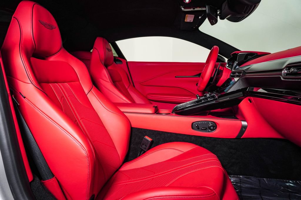 Used 2025 Aston Martin V8 Vantage Coupe RWD image 18