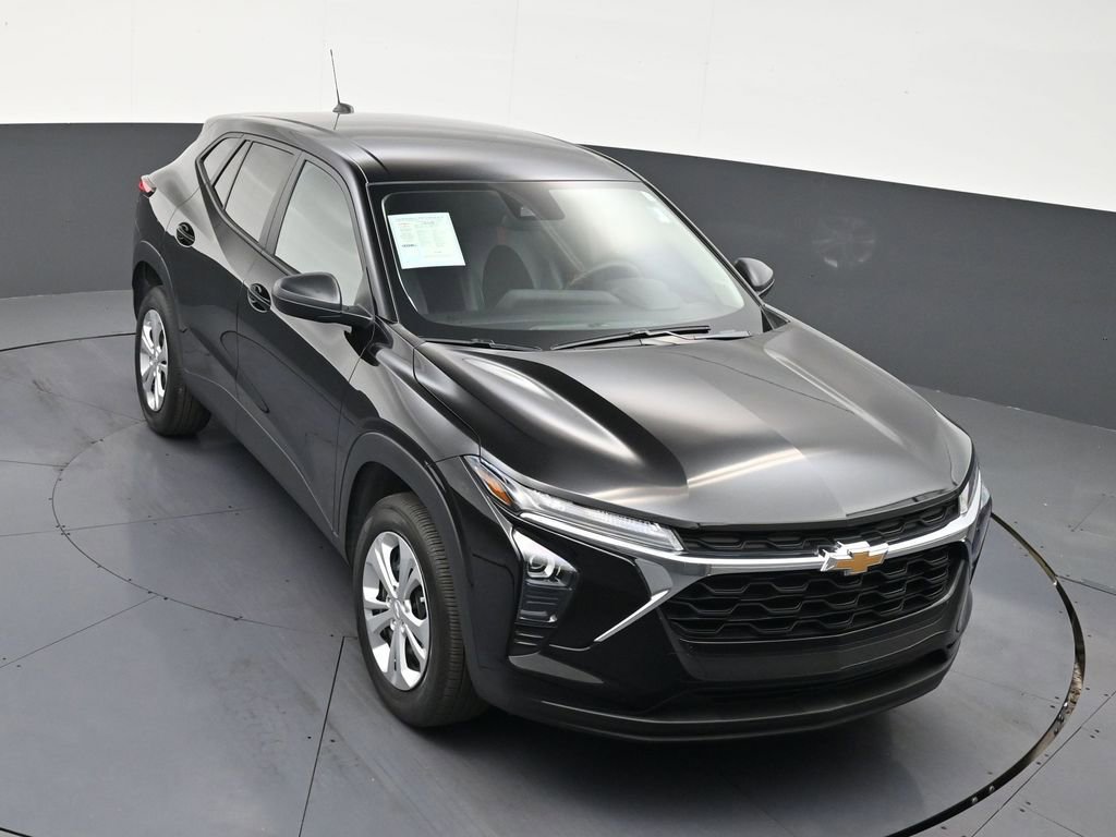 Used 2025 Chevrolet Trax LS FWD image 19