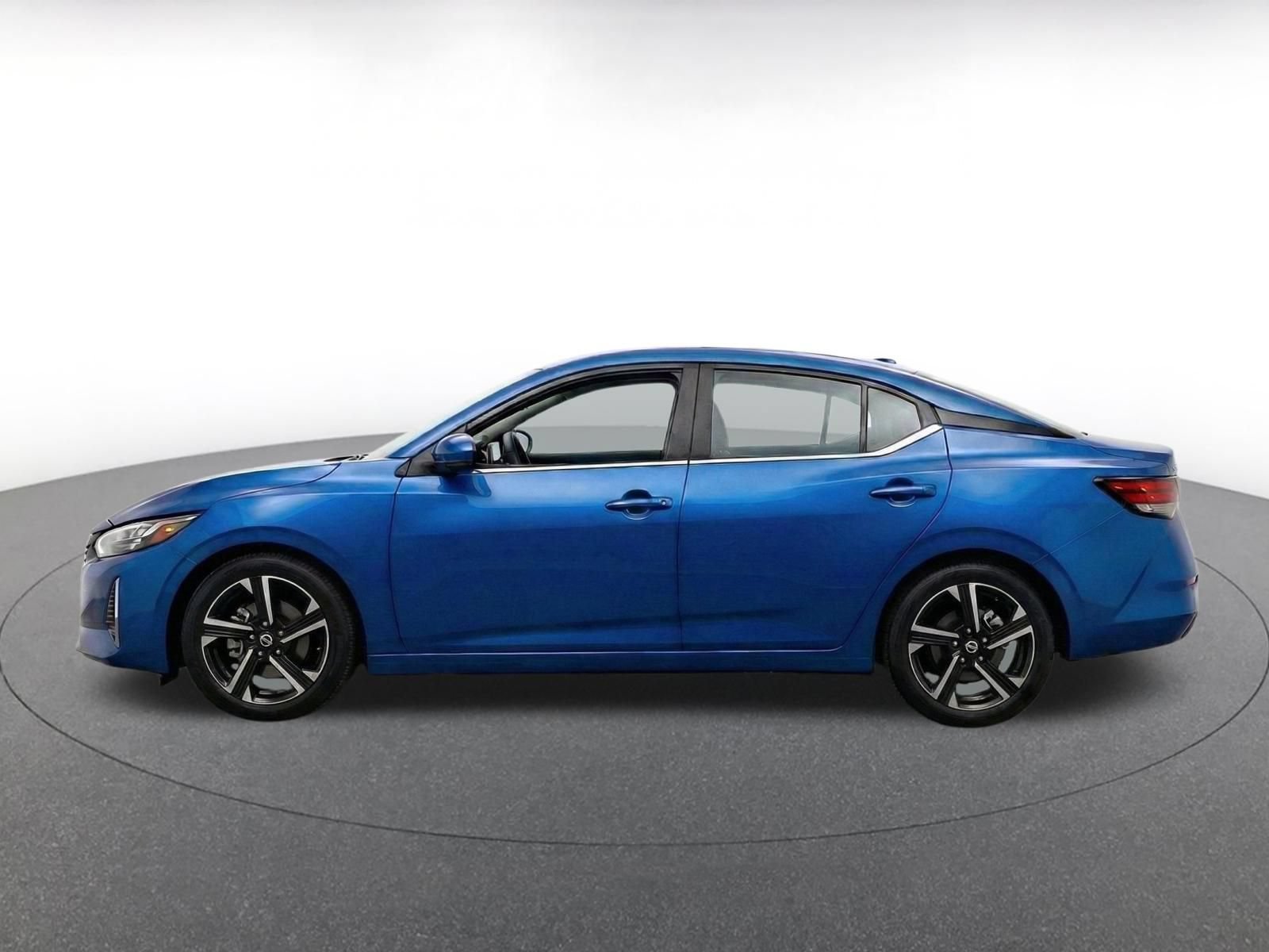 Used 2025 Nissan Sentra SV FWD image 4