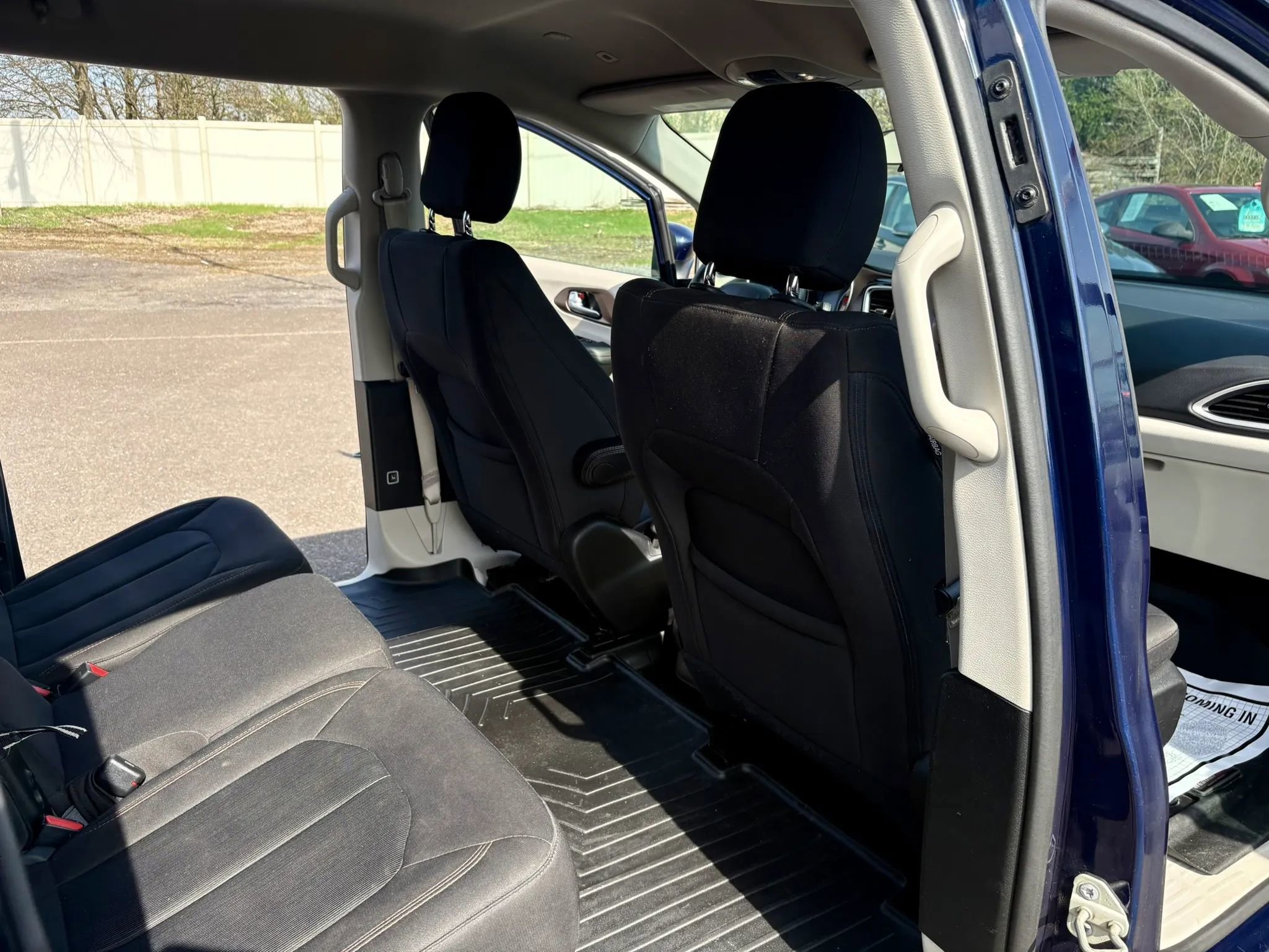 Used 2018 Chrysler Pacifica LX image 24