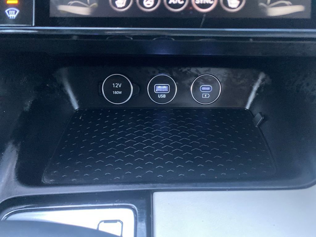 Used 2025 Genesis G70 2.5T image 25