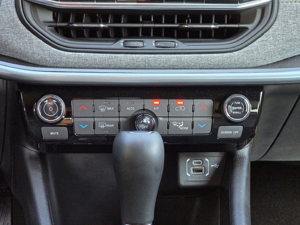 New 2026 Jeep Compass Latitude AWD/4WD image 32